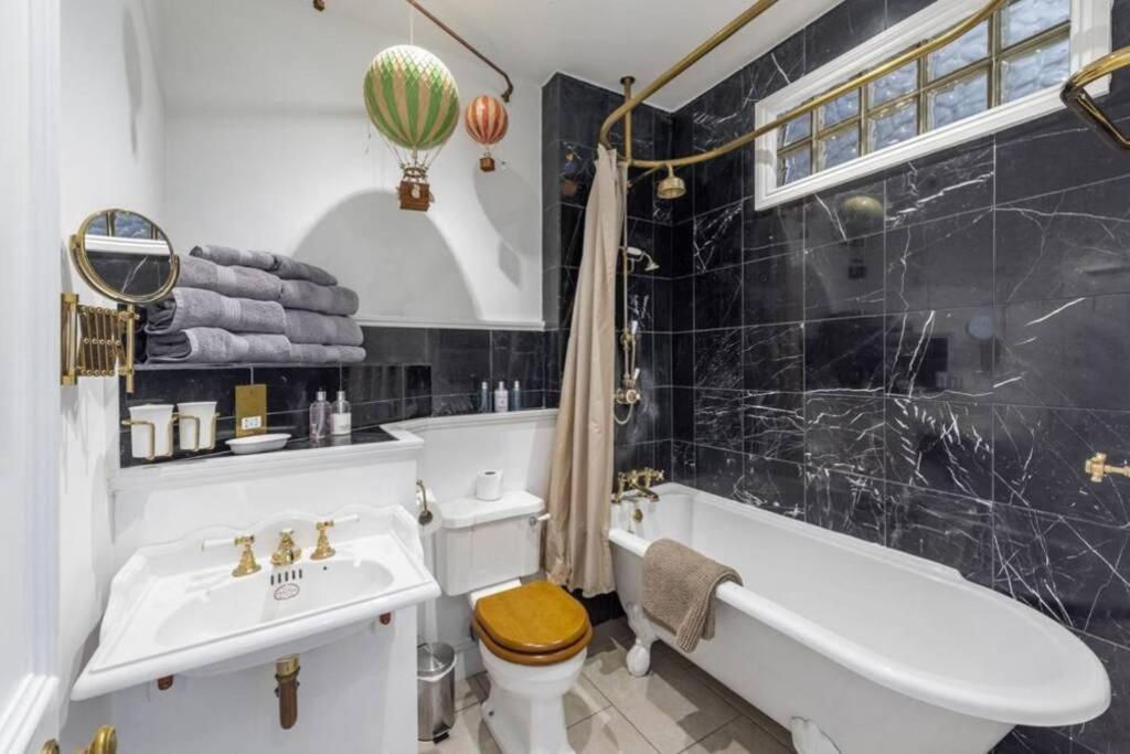 Georgian Apartment Located In The Center Of Bath. Kültér fotó